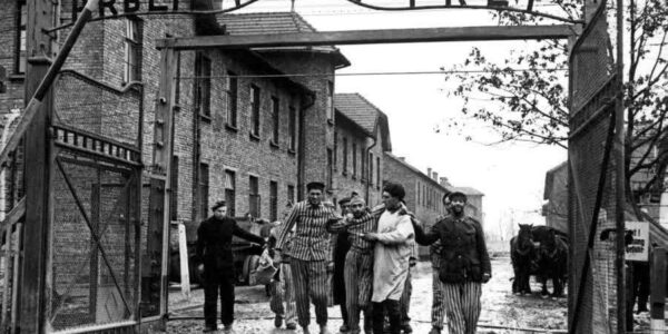 Befreiung von Auschwitz, dem Konzentrationslager der Nazis, in dem mehr als eine Million Menschen getötet wurden