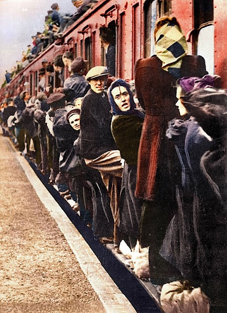 13 faszinierende kolorierte Fotos von Fluchtlingen während des Zweiten Weltkriegs
