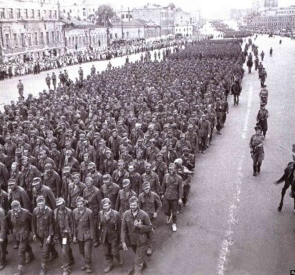 Parade deutscher Kriegsgefangener in den Straßen Moskaus, 1944