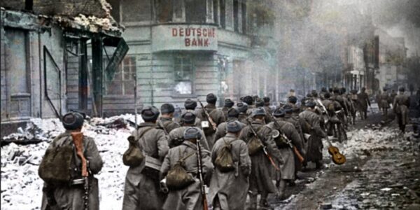 Durch das zerstörte Berlin: Deutsche Soldaten in den letzten Kriegstagen