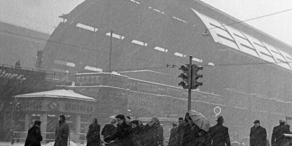 Über 35 faszinierende Bilder des Schneesturms in Norddeutschland von Dezember 1978 bis Januar 1979