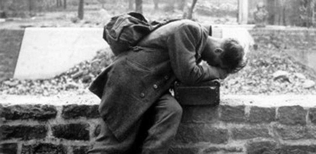 Deutscher Soldat kehrt nach Hause zuruck und stellt fest, dass seine Familie nicht mehr dort ist, 1946