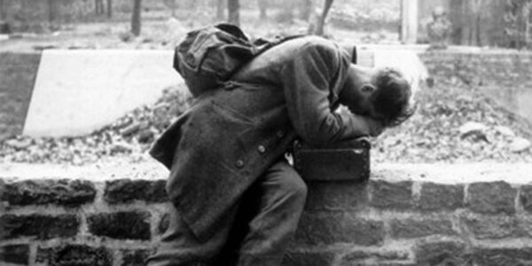 Deutscher Soldat kehrt nach Hause zuruck und stellt fest, dass seine Familie nicht mehr dort ist, 1946