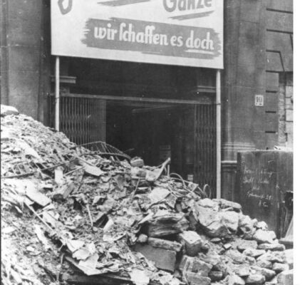 Letzte Tage in Berlin: Zwischen Ruinen, Parolen und Verzweiflung (April 1945)