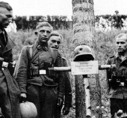 Ein gefallener Held, ein stilles Kreuz, und Kameraden, die Abschied nehmen