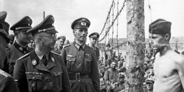 Der Widerstand: Himmler und ein Gefangener in einen Starrwettbewerb verwickelt, 1941