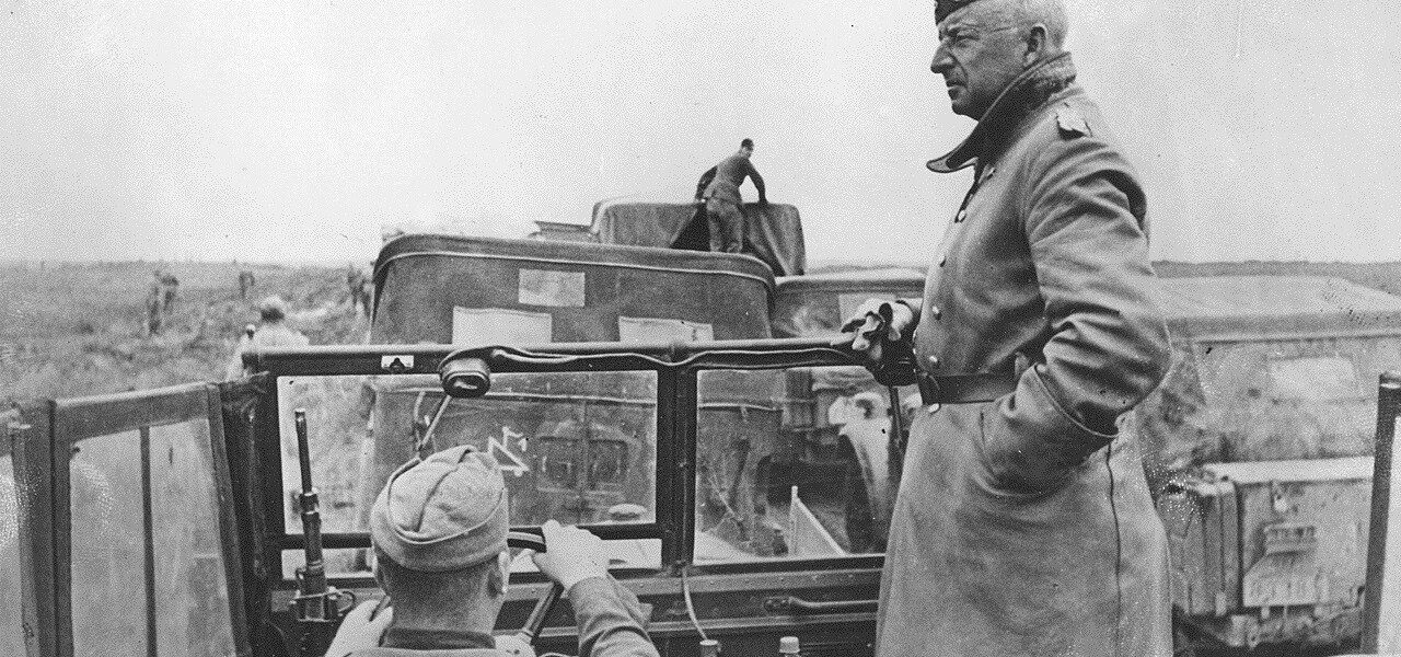 Feldmarschall Erich von Manstein an der Kertsch-Front im Mai 1942