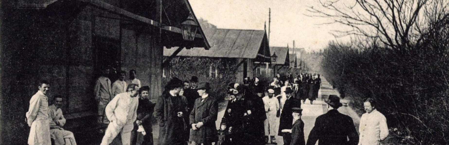 Menschen in Berlin: Straßenszenen aus 100 Jahren.