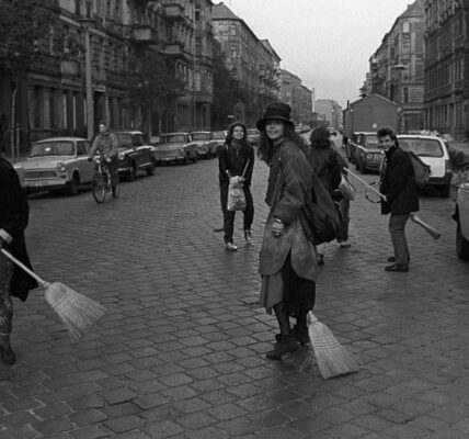 Geschichte der Walpurgisnacht in Berlin: Hexentänze und Punk-Partys.