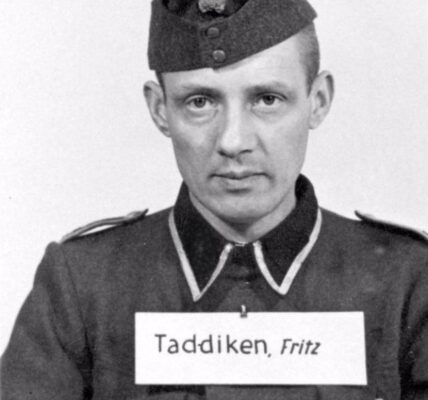 Gesichter des Nationalsozialismus: Schwarz-Weiß-Porträts der Wächter von Auschwitz, die im Zweiten Weltkrieg Millionen Juden töteten