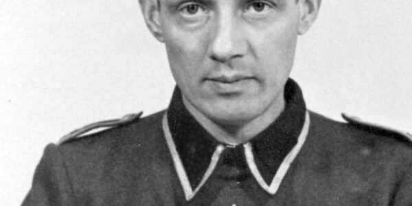 Gesichter des Nationalsozialismus: Schwarz-Weiß-Porträts der Wächter von Auschwitz, die im Zweiten Weltkrieg Millionen Juden töteten