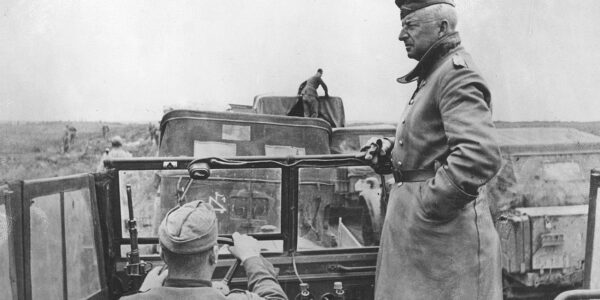 Feldmarschall Erich von Manstein an der Kertsch-Front im Mai 1942