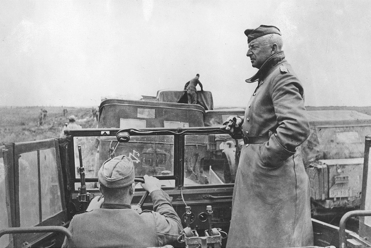 Feldmarschall Erich von Manstein an der Kertsch-Front im Mai 1942