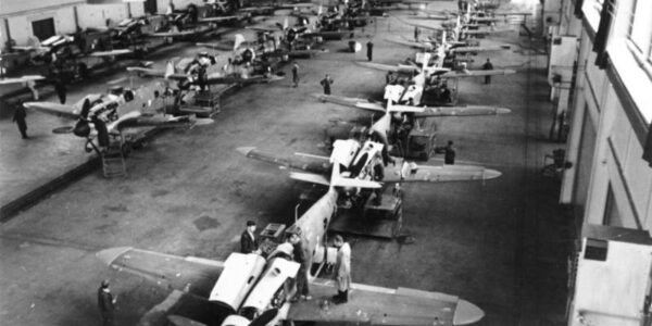 Deutsche Kriegsproduktion 1943: Messerschmitt Bf 109 vom Band!.