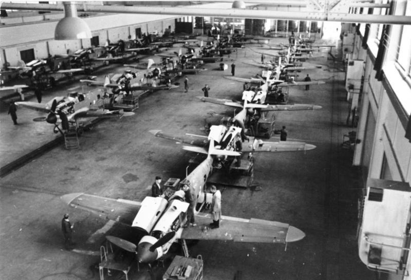 Deutsche Kriegsproduktion 1943: Messerschmitt Bf 109 vom Band!.