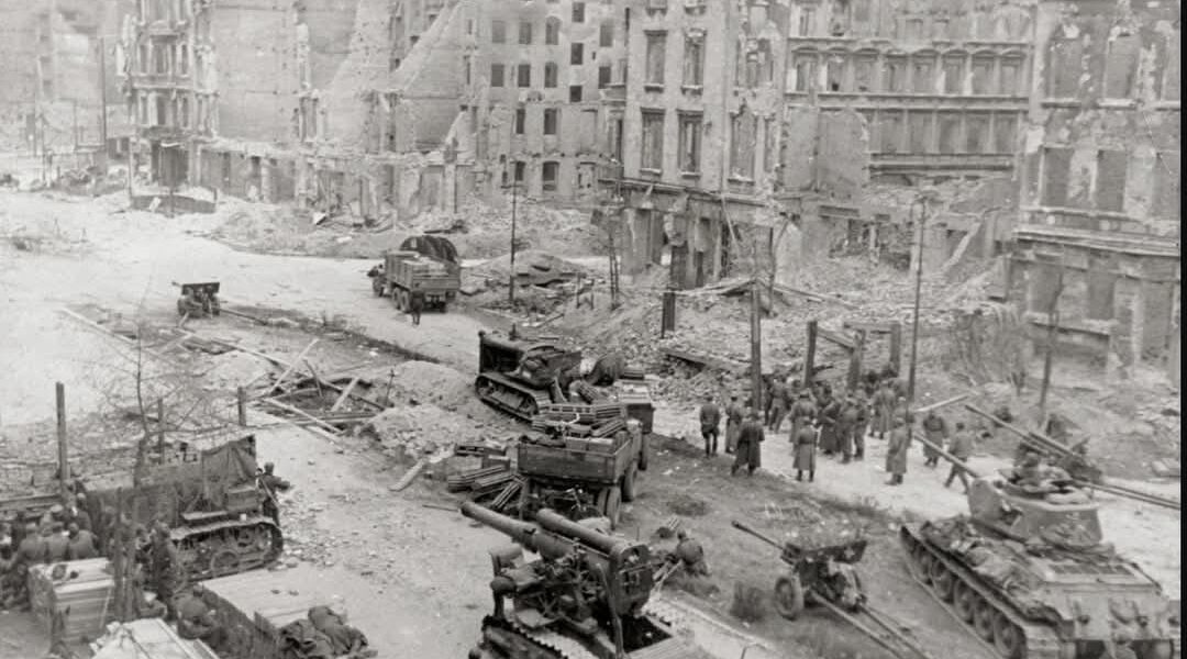 Ein Bild ohne Worte: Was nach dem Fall Berlins 1945 ubrig blieb.