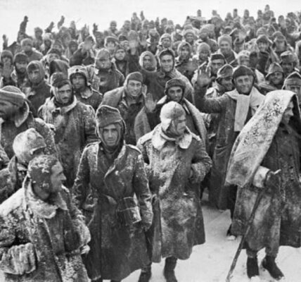 Gefangene deutsche Soldaten nach der Schlacht von Stalingrad – Februar 1943