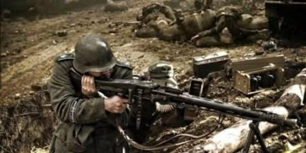Kolorierte Bilder, die die dustere Realität der Ostfront des Zweiten Weltkriegs einfangen