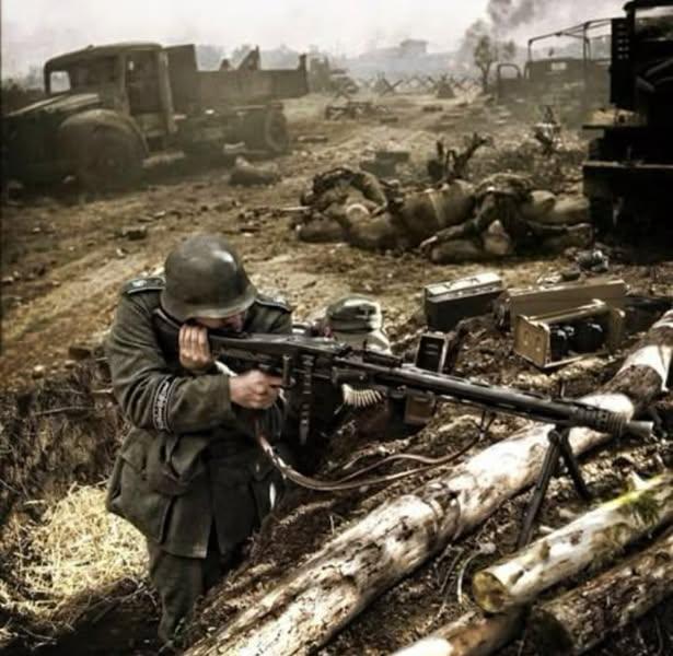 Kolorierte Bilder, die die dustere Realität der Ostfront des Zweiten Weltkriegs einfangen