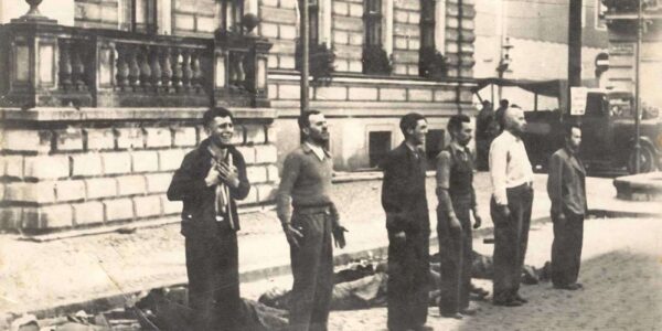 Dem Tod ins Auge blicken: Die unterschiedlichen Ausdrucke von sechs polnischen Zivilisten kurz vor ihrem Tod durch Erschießung, 1939