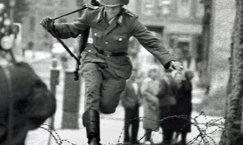 Conrad Schumann läuft nach West-Berlin uber, 1961