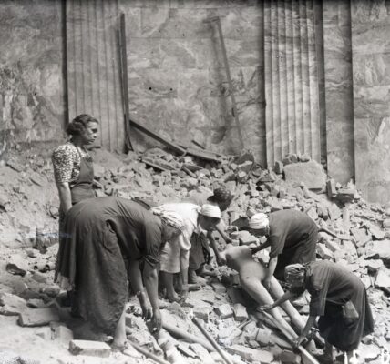 Die Trummerfrauen Berlins – Helden des Wiederaufbaus.