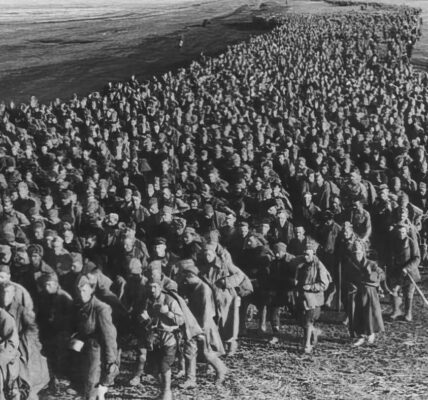 Deutsche Kriegsgefangene im Gefangenenlager Nonant le Pin, 1944