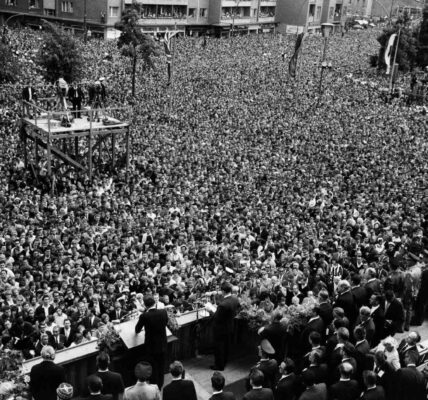 Kennedy hält 1963 seine Rede „Ich bin ein Berliner“.