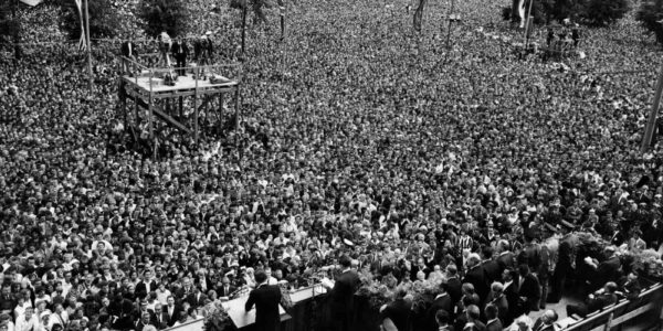 Kennedy hält 1963 seine Rede „Ich bin ein Berliner“.