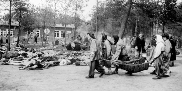 Die stillen Zeugen von Bergen-Belsen – Tausende Schuhe, unzählige Schicksale