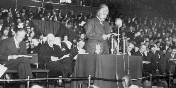 Albert Einstein in der Royal Albert Hall in London, 1933
