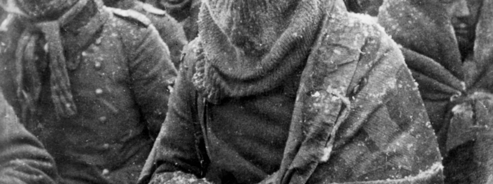 Deutsche Kriegsgefangene im eisigen Winter der Ostfront – Einblick in das harte Schicksal 1943.