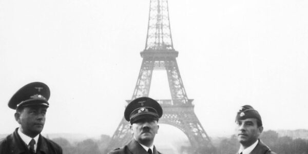 Fotografien von Hitlers triumphalem Einzug in Paris, 1940