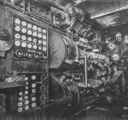 Seltene Fotografien zeigen das Innere des deutschen U-Bootes SM UB-110, 1918