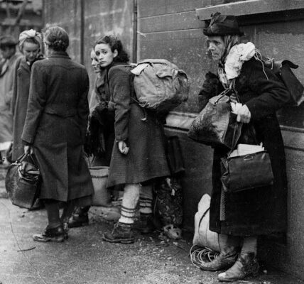 21 eindringliche Vintage-Bilder der Fluchtlingskrise nach dem Zweiten Weltkrieg