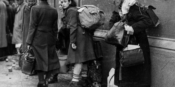 21 eindringliche Vintage-Bilder der Fluchtlingskrise nach dem Zweiten Weltkrieg