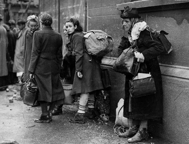 21 eindringliche Vintage-Bilder der Fluchtlingskrise nach dem Zweiten Weltkrieg