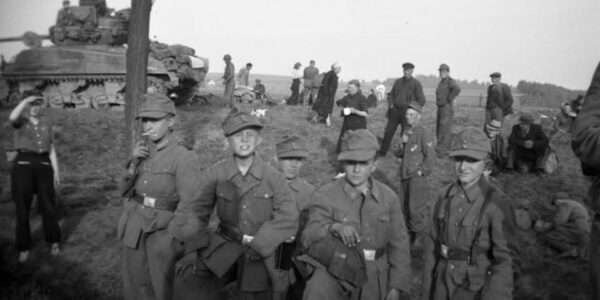 Junge deutsche Soldaten am Kriegsende 1945.H