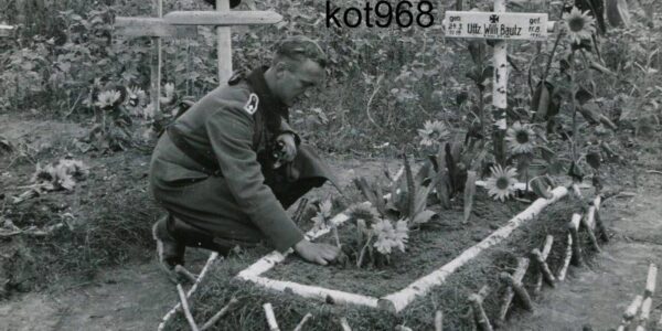 Sauber bleiben! 22 intime Vintage-Schnappschusse von Soldaten des Zweiten Weltkriegs beim Duschen oder Baden