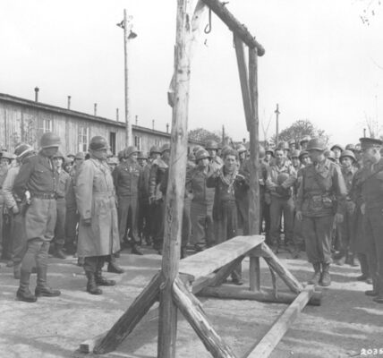 Dwight D. Eisenhower ergriff zusätzliche Maßnahmen, um sicherzustellen, dass der Holocaust nie vergessen wurde
