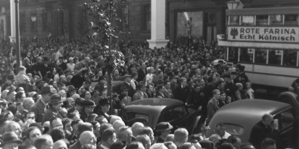 1933 in Köln, Deutschland – Erste Schritte der Ausgrenzung im Alltag des nationalsozialistischen Regimes.