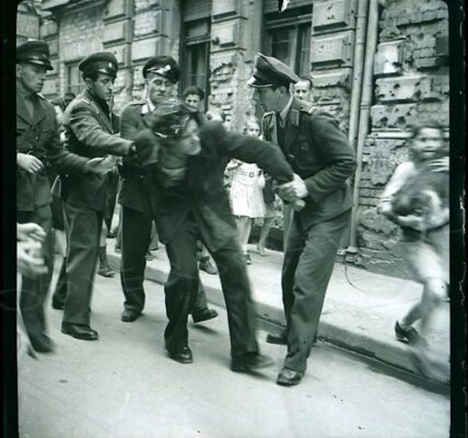 Kurz nach dem Zweiten Weltkrieg dokumentieren 48 erstaunliche Fotos das alltägliche Leben in Berlin im Jahr 1946