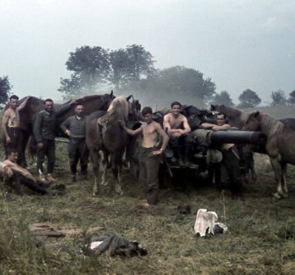 German Horse-Drawn 150mm Feldhaubitze 18