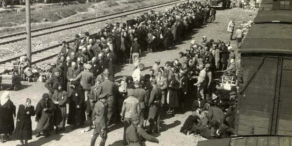 Ankunft in Auschwitz 1944 – Eine Geschichte, die niemals vergessen werden darf.