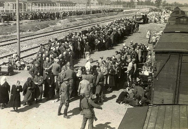 Ankunft in Auschwitz 1944 – Eine Geschichte, die niemals vergessen werden darf.