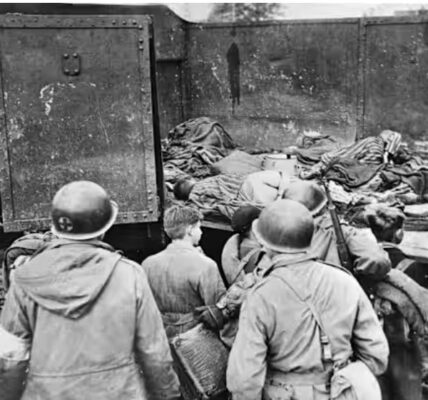 Historische Aufnahmen aus Konzentrationslagern: Ein Blick in die dunkle Vergangenheit
