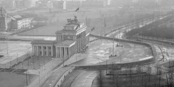 Die Geschichte der Berliner Mauer in Bildern, 1961–1989.