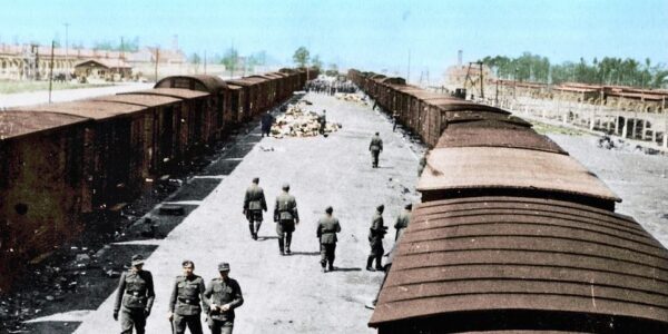 Außergewöhnliche, neu kolorierte Bilder von Auschwitz vor 75 Jahren enthullen den ganzen Schrecken des beruchtigtsten Konzentrationslagers der Nazis