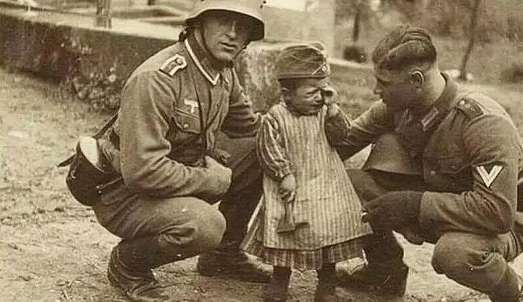 Historische Fotos deutscher Kriegsgefangener in Norwegen, 1945.