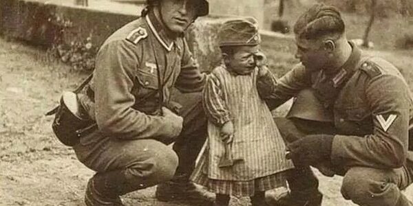 Historische Fotos deutscher Kriegsgefangener in Norwegen, 1945.